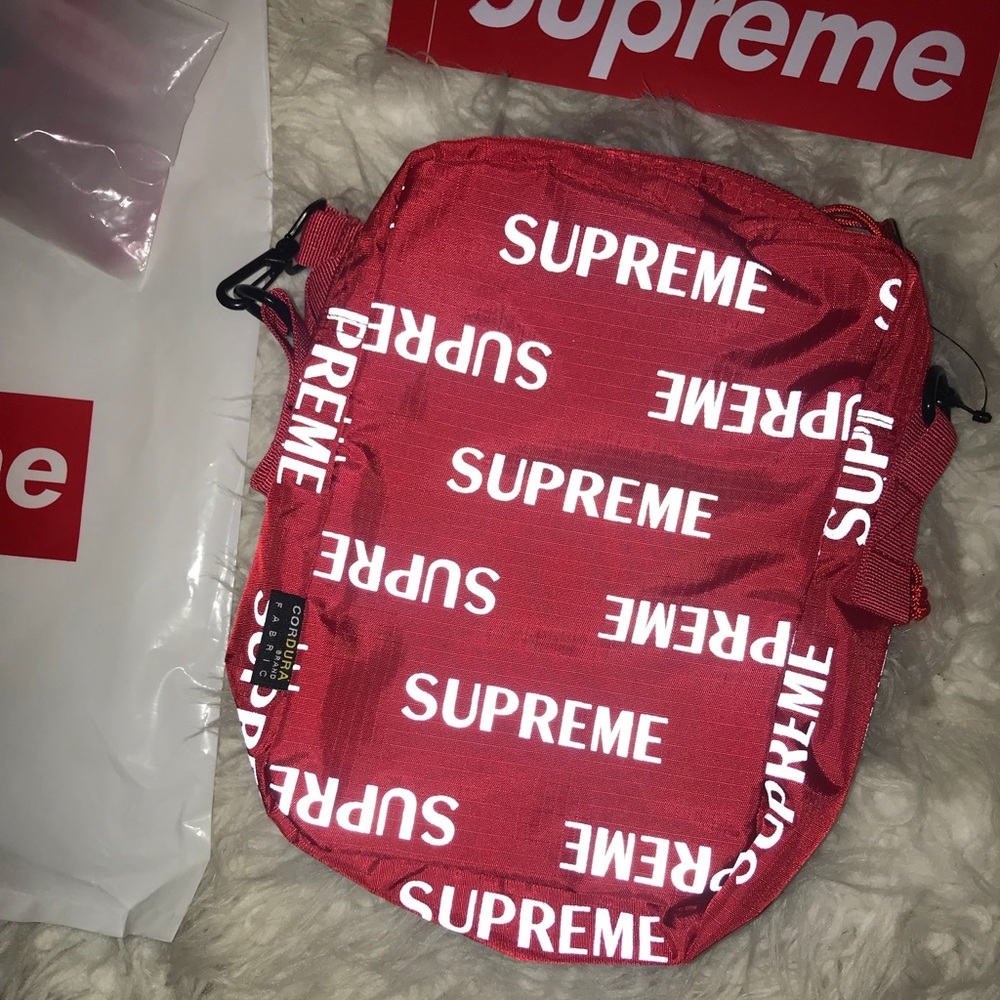 SUPREME SHOULDER BAG ❤️